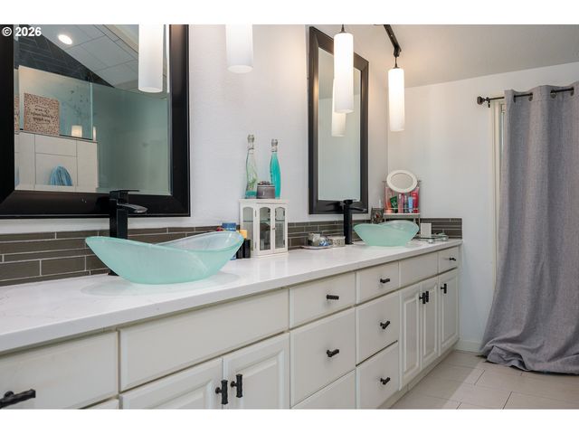 6031 Se ALDERCREST Rd, Milwaukie, OR 97267