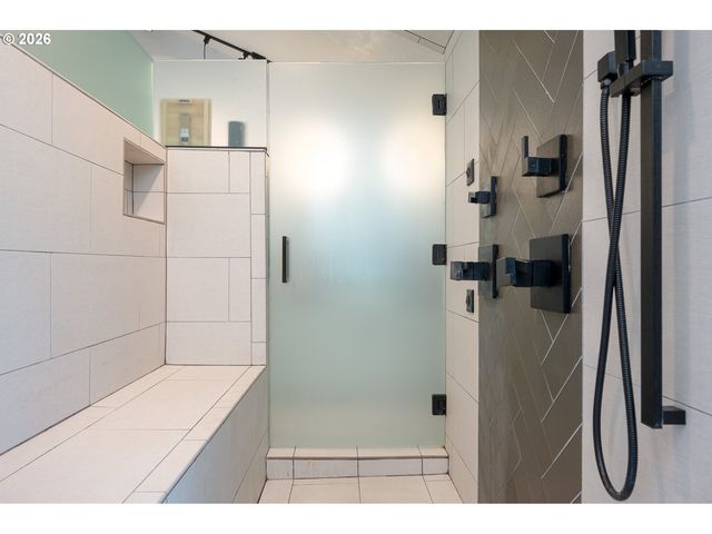 6031 Se ALDERCREST Rd, Milwaukie, OR 97267