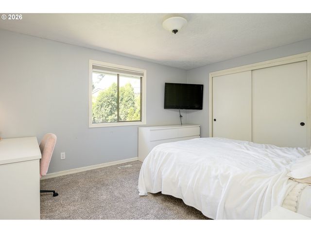 6031 Se ALDERCREST Rd, Milwaukie, OR 97267