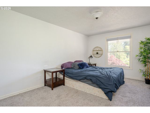 6031 Se ALDERCREST Rd, Milwaukie, OR 97267