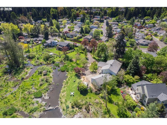 6031 Se ALDERCREST Rd, Milwaukie, OR 97267