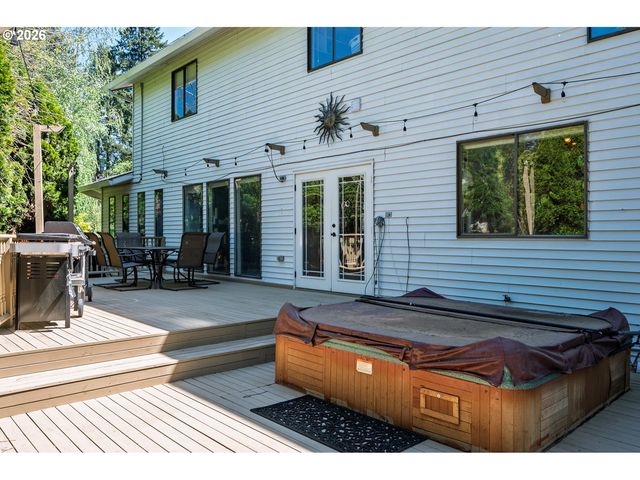 6031 Se ALDERCREST Rd, Milwaukie, OR 97267