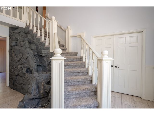 6031 Se ALDERCREST Rd, Milwaukie, OR 97267