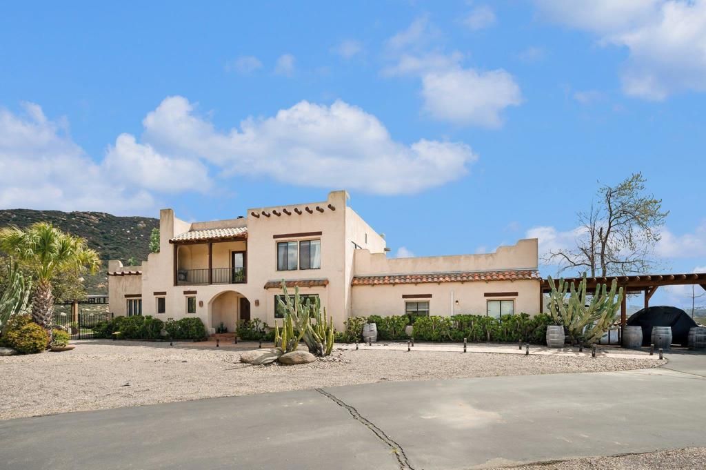 Image 2 of property listing at 17287 Oak Hollow Road, Ramona, CA 92065