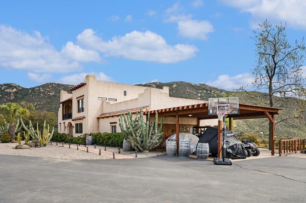 Image 3 of property listing at 17287 Oak Hollow Road, Ramona, CA 92065