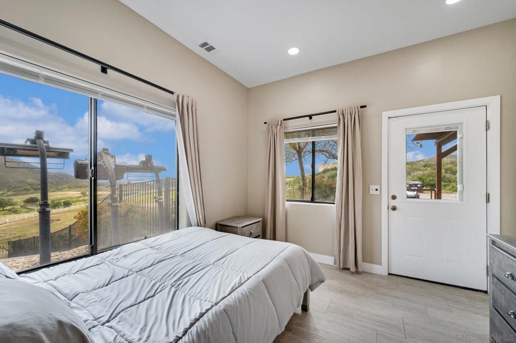 Image 33 of property listing at 17287 Oak Hollow Road, Ramona, CA 92065