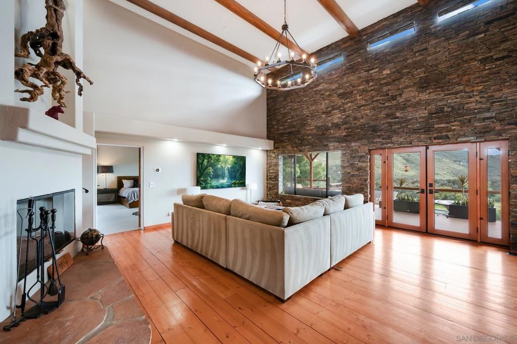 Image 8 of property listing at 17287 Oak Hollow Road, Ramona, CA 92065