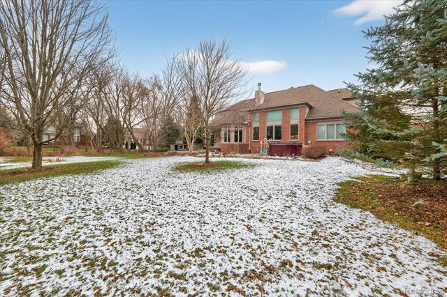 57165 Willow Ridge Boulevard, Washington Township, MI 48094