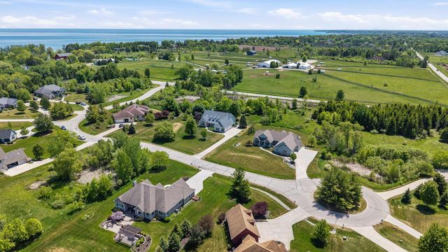 129 Preserve COURT, Grafton, WI 53024