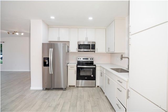 218 W Eller Avenue, Pharr, TX 78577