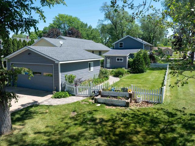 903 Vine Street, Wisconsin Dells, WI 53965