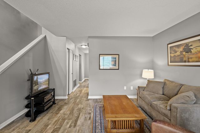4464 Mccoll Drive, Savage, MN 55378