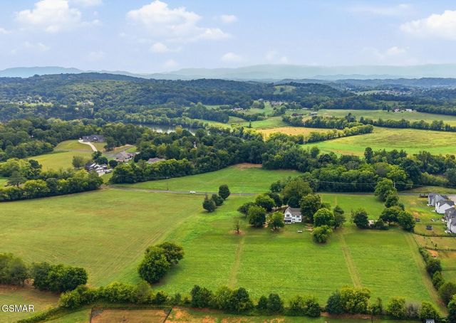 1440 McCleary Bend Road, Sevierville, TN 37876