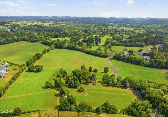 1440 McCleary Bend Road, Sevierville, TN 37876