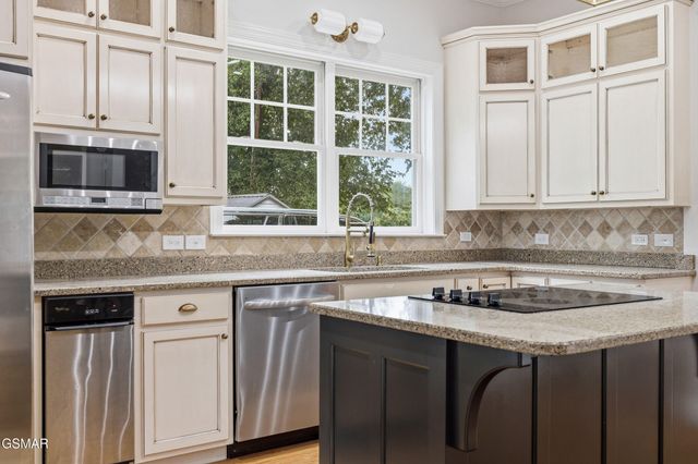 1440 McCleary Bend Road, Sevierville, TN 37876