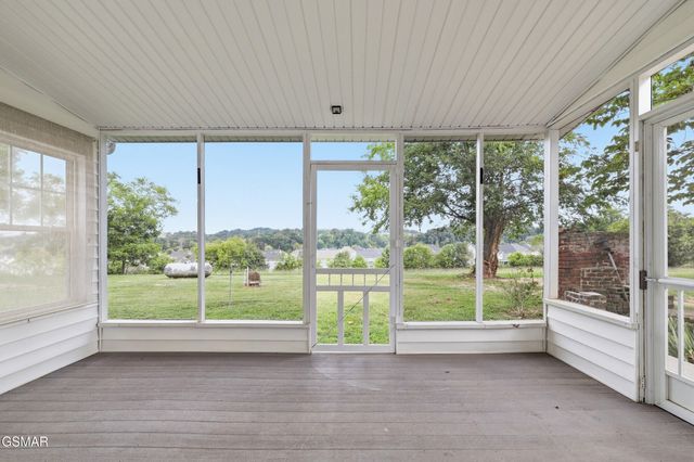 1440 McCleary Bend Road, Sevierville, TN 37876