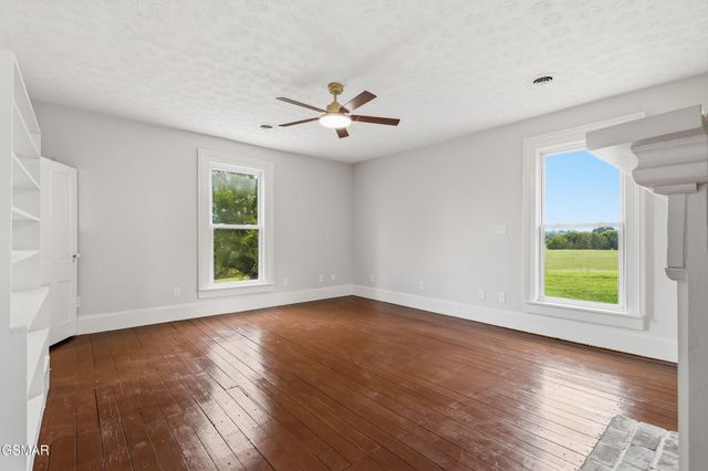 1440 McCleary Bend Road, Sevierville, TN 37876