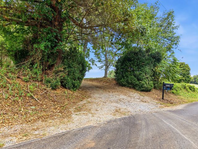 1440 McCleary Bend Road, Sevierville, TN 37876