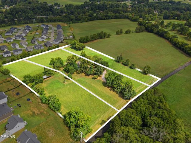 1440 McCleary Bend Road, Sevierville, TN 37876