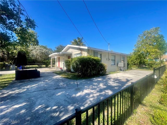 1339 5th AVE N, Naples, FL 34102