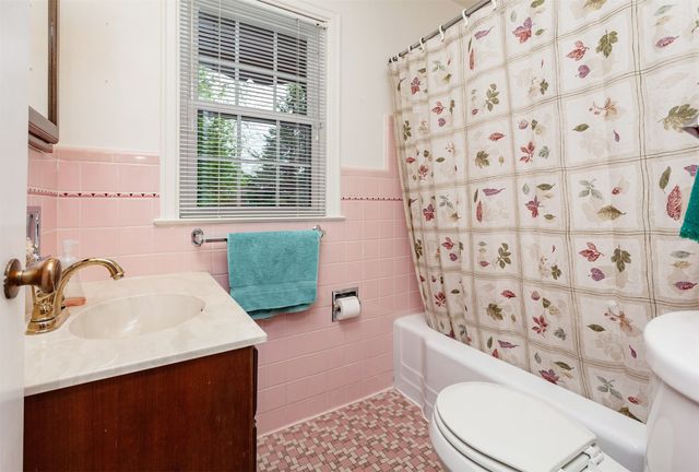 6915 Colby Avenue, Windsor Heights, IA 50324