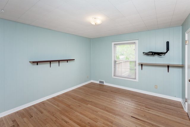 6915 Colby Avenue, Windsor Heights, IA 50324