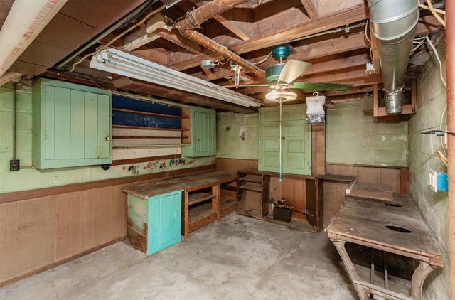 6915 Colby Avenue, Windsor Heights, IA 50324