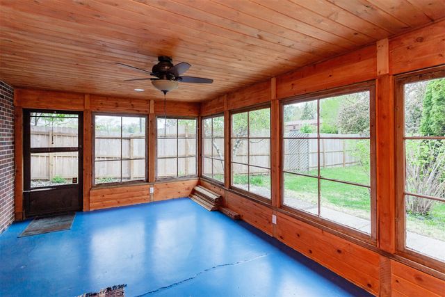 6915 Colby Avenue, Windsor Heights, IA 50324