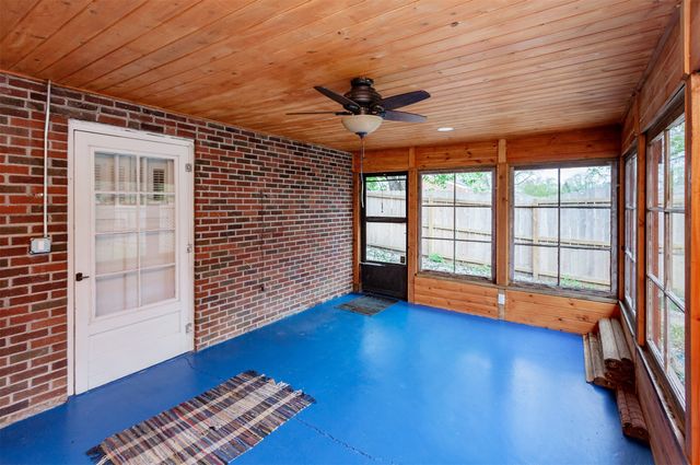 6915 Colby Avenue, Windsor Heights, IA 50324