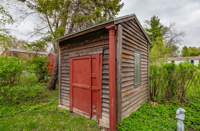 6915 Colby Avenue, Windsor Heights, IA 50324