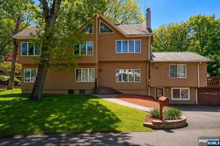 17 Hickory Drive, Oakland, NJ 07436