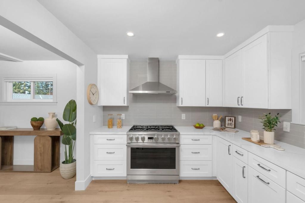Image 11 of property listing at 2020 Helena Way, Redwood City, CA 94061