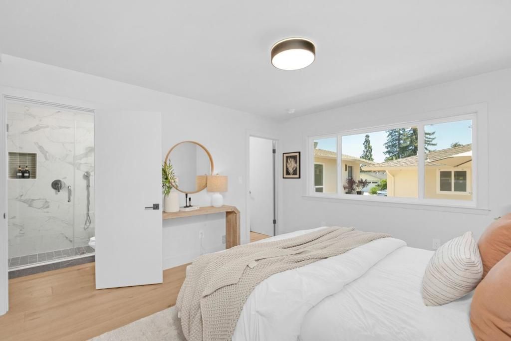 Image 20 of property listing at 2020 Helena Way, Redwood City, CA 94061