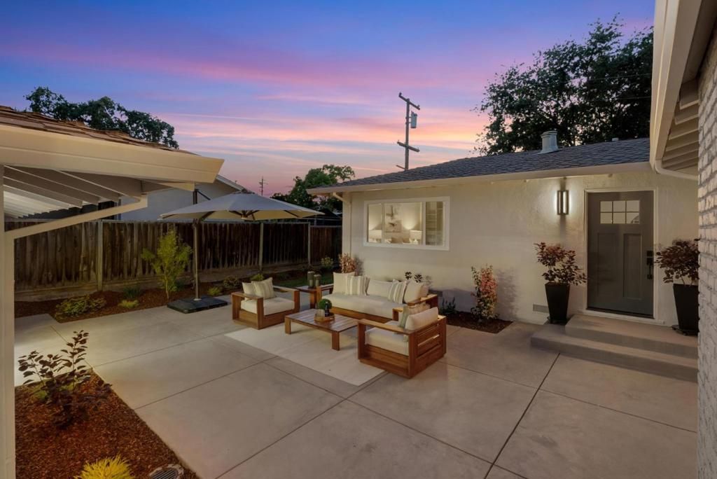 Image 33 of property listing at 2020 Helena Way, Redwood City, CA 94061
