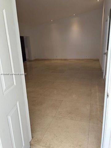 21220 Harbor Way 22122, Aventura, FL 33180