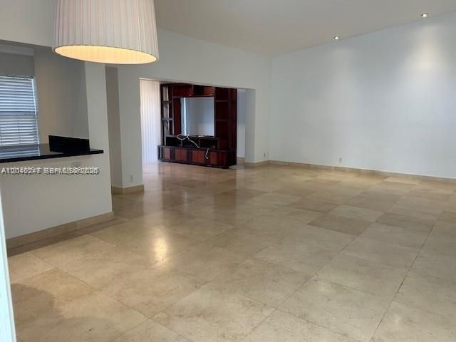 21220 Harbor Way 22122, Aventura, FL 33180