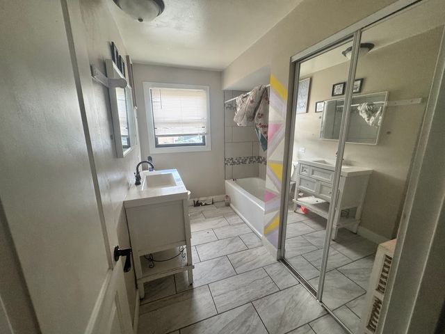 826 E 194th Street, Glenwood, IL 60425