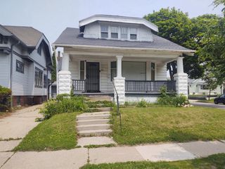2202 W Keefe AVENUE, Milwaukee, WI 53206