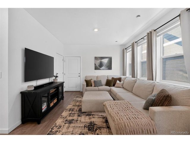 592 Thoroughbred Ln, Johnstown, CO 80534