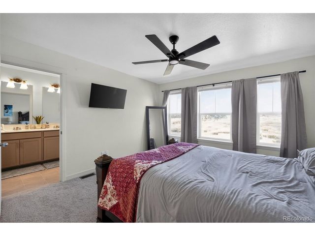 592 Thoroughbred Ln, Johnstown, CO 80534