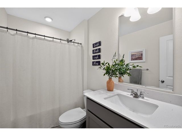 592 Thoroughbred Ln, Johnstown, CO 80534