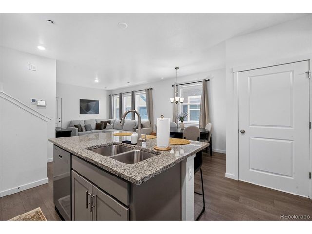 592 Thoroughbred Ln, Johnstown, CO 80534