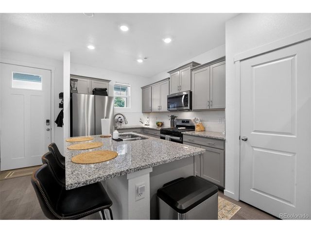 592 Thoroughbred Ln, Johnstown, CO 80534
