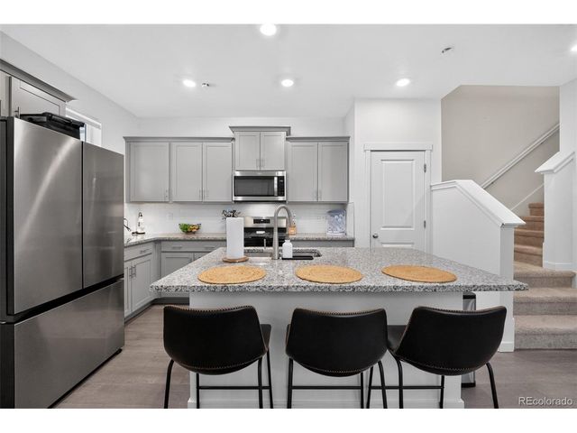 592 Thoroughbred Ln, Johnstown, CO 80534