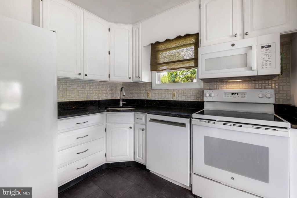 Image 18 of property listing at 1907 LOGWIND RD, Baltimore, MD 21228