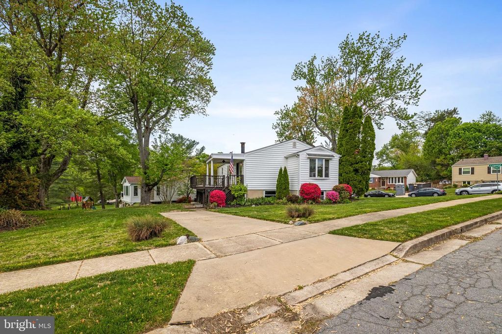 Image 5 of property listing at 1907 LOGWIND RD, Baltimore, MD 21228