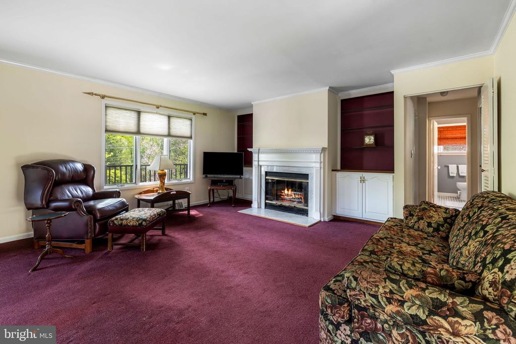 Image 8 of property listing at 1907 LOGWIND RD, Baltimore, MD 21228