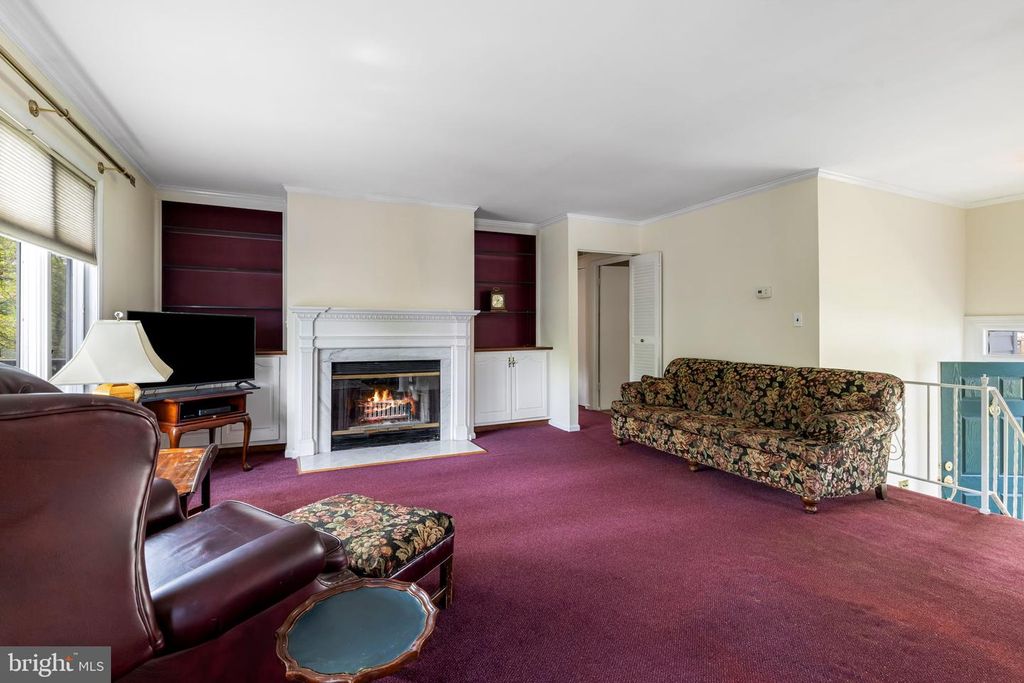 Image 9 of property listing at 1907 LOGWIND RD, Baltimore, MD 21228