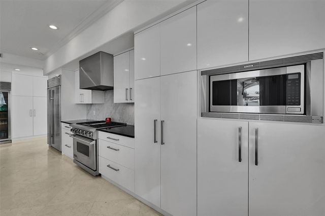 35 Fort Royal Island, Fort Lauderdale, FL 33308