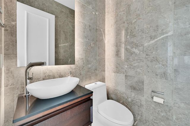 35 Fort Royal Island, Fort Lauderdale, FL 33308